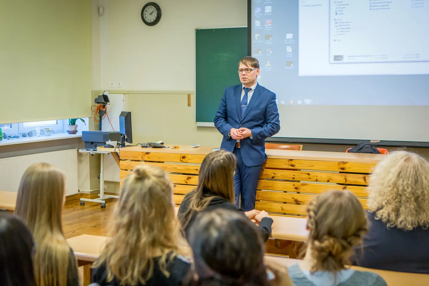 SIHTRÜHM: Rainer Amur käib koolides gümnasistidele narkootikumide teemal rääkimas, sest selles vanuses tekib mõnel noorel iha keelatud vilja järele.