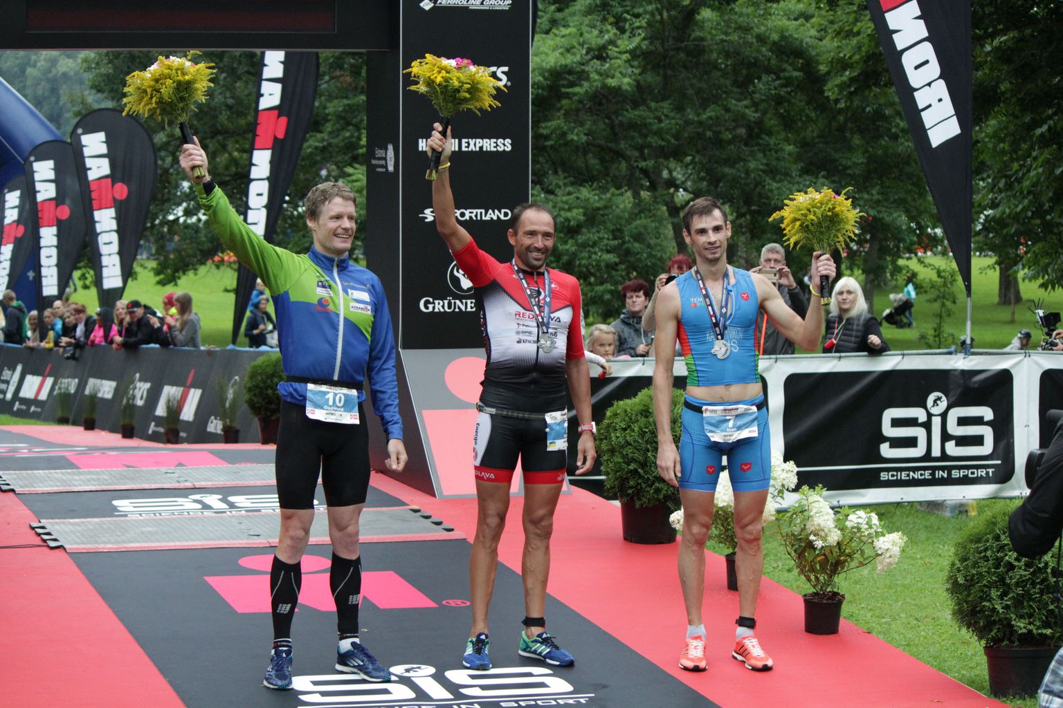 Triatloni esikolmik individuaalarvestuses: võitja Viktor Zyemtsev Ukrainast (keskel), teine koht Gudmund Snilstveit Norrast (vasakul), kolmas koht Ivan Kalashnikov Venemaalt.