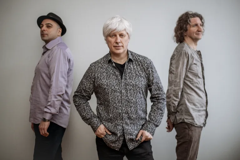 Andrei Kondakov trio ühendab kaunil viisil roki ja jazzmuusika elemente klassikalise muusika kõladega.