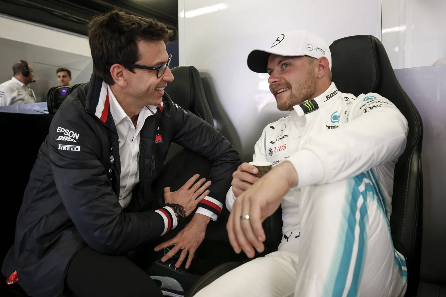 Toto Wolff (vasakul) ja Valtteri Bottas.