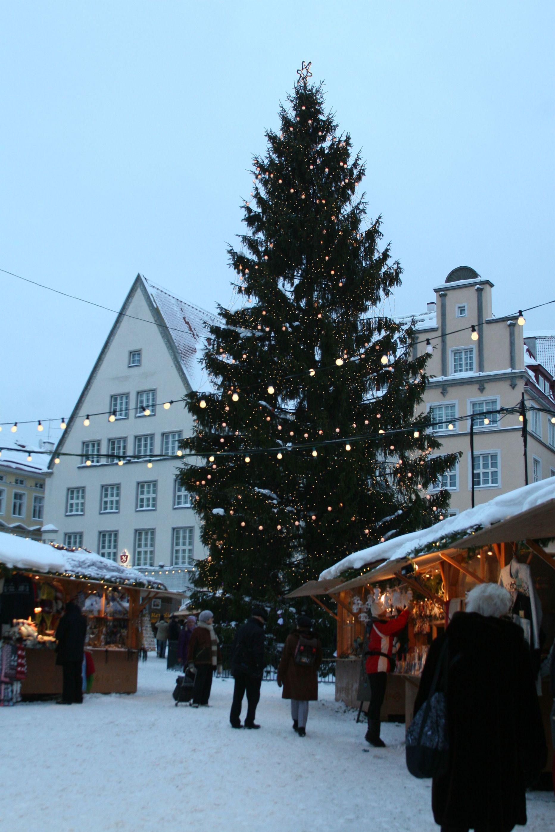 Jõuluturg Tallinnas Raekoja platsil.