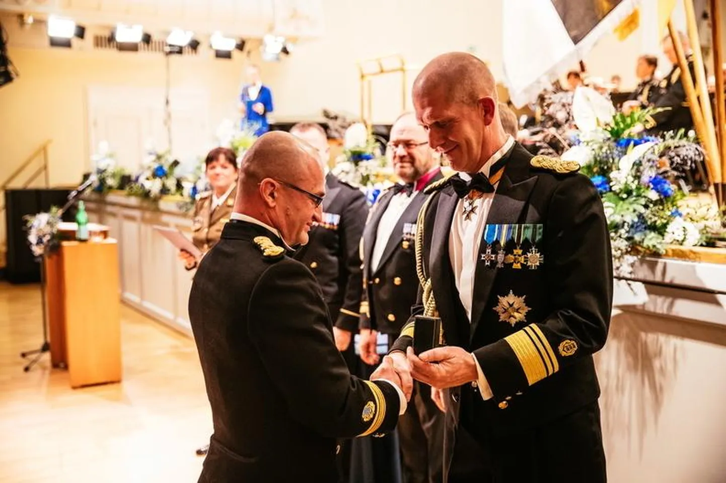 Eelmisel sügisel tunnustas kaitseväe juhataja kindralmajor Martin Herem (paremal) nüüdsest kolonelleitnandi auastet kandvat Ainar Afanasjevit (vasakul) aasta ohvitseri tiitliga.