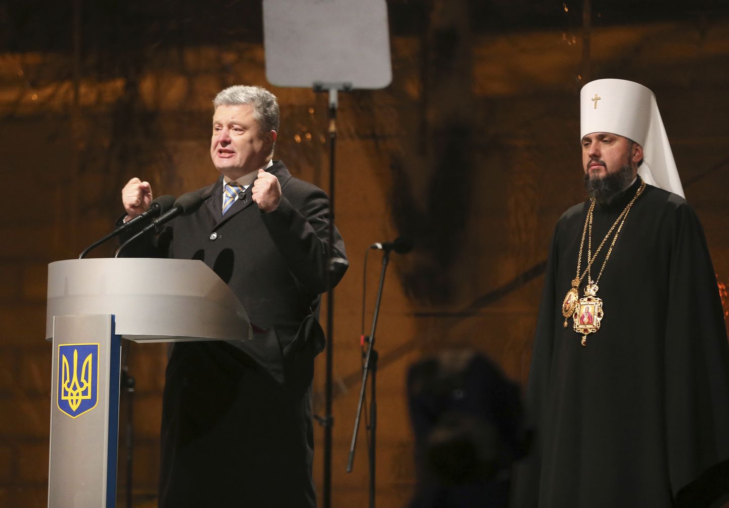 Президент Украины Петр Порошенко и митрополит Епифаний.