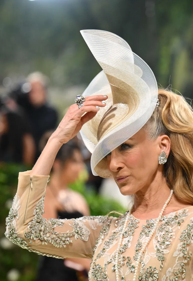 Sarah Jessica Parker Met gala punasel vaibal.