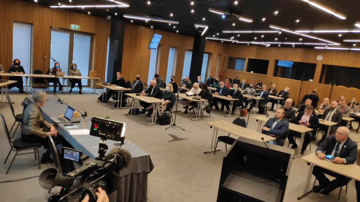 Pärnu linnavolikogu uue koosseisu teisel istungil valiti linnapea ja moodustati komisjonid ja linnavalitsus.