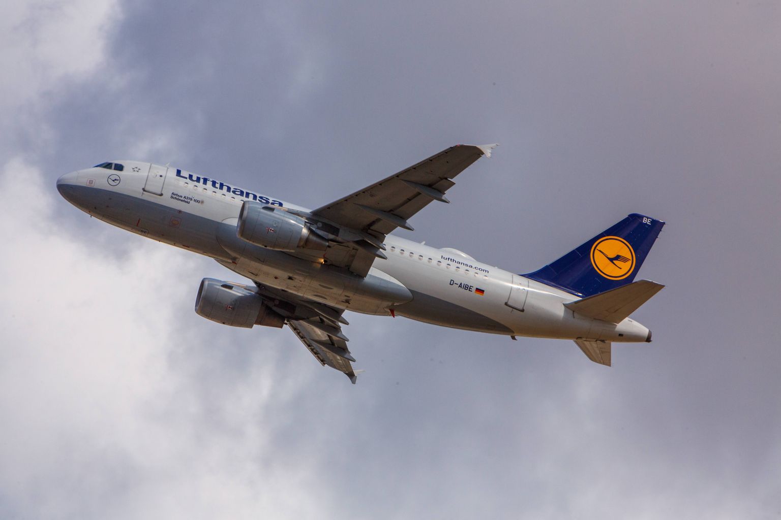 Lufthansa Airbus A319 lennuk