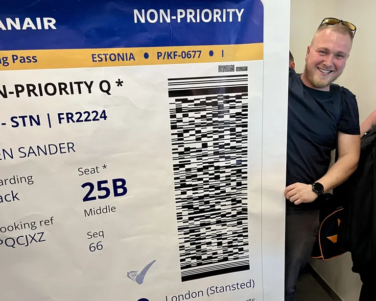 Пассажиров рейса Ryanair из Таллинна в Лондон удивил окружающих своим посадочным талоном.