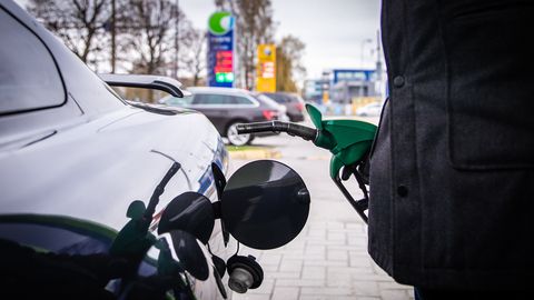 KAVAL SKEEM ⟩ Tanklates pannakse kütust pihta eriti nahhaalselt. Politsei: keegi ei saa arugi, et vargus toime pannakse