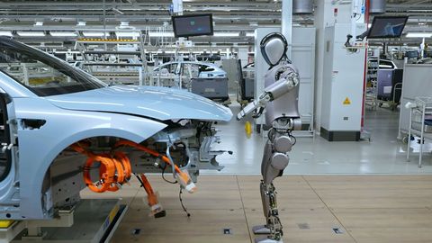 VIDEO ⟩ Volkswagen toob autotehasesse humanoidrobotid