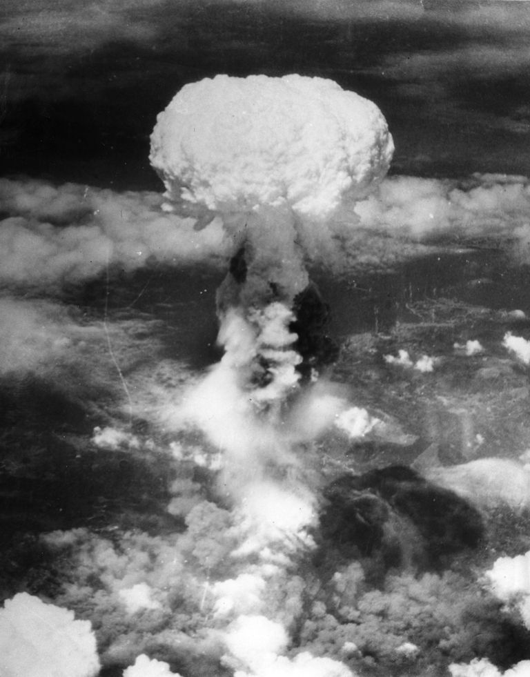 USA poolt 9. augustil 1945 Jaapani linnale Nagasakile visatud aatompommist tekkinud tuumaseen.