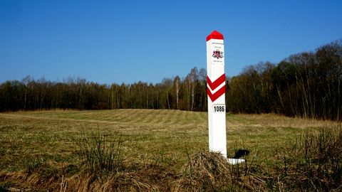 Pirmdien Latvijā no Baltkrievijas nelikumīgi mēģinājuši iekļūt vēl vairāki desmiti migrantu