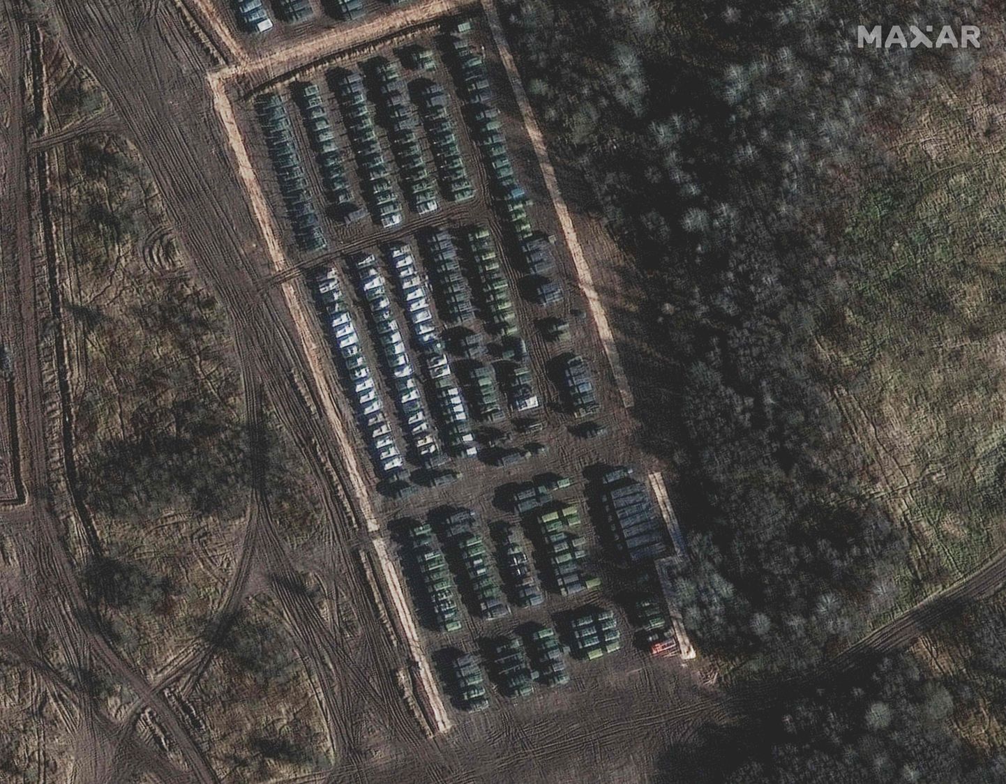 Satellidifotolt on näha Vene armee liikursuurtükkide koondumist Smolenski oblastis.