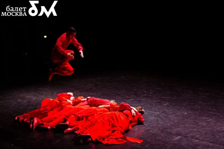 Tantsulavastuse «Cafe Idiot» autor on Aleksandr Pepeljajev ning esitajaks teater Moskva Ballett. / Moskva Ballett