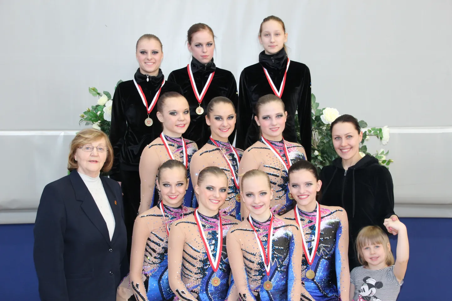 VK Janika Sunshine koos treenerite Maire Kamariku (vasakul) ja Kristiina Noorega.