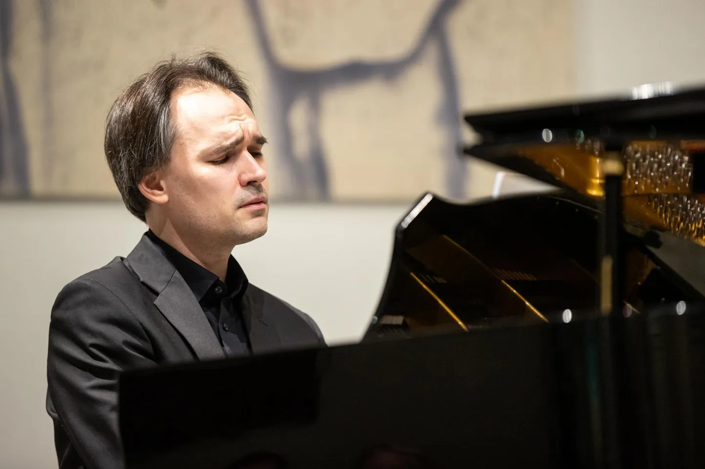 Konkursi kunstiline juht on pianist, Eesti Muusika- ja Teatriakadeemia õppejõud Mihkel Poll, kelle vanavanemad Reet ja Märt Hunt 1997. aastal konkursile aluse panid.