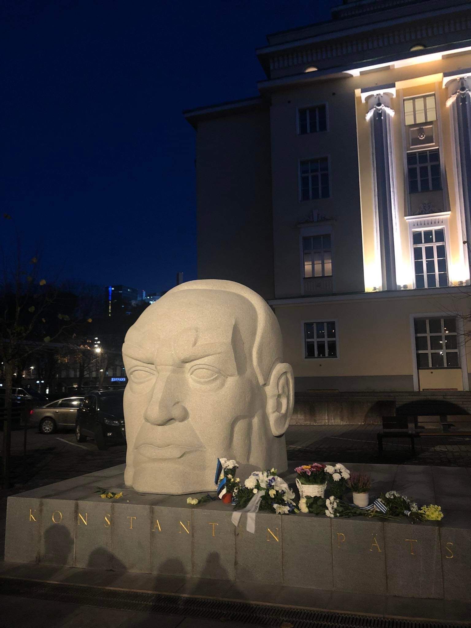 Konstantin Pätsi kuju ehk pea Tallinnas Estonia taga.