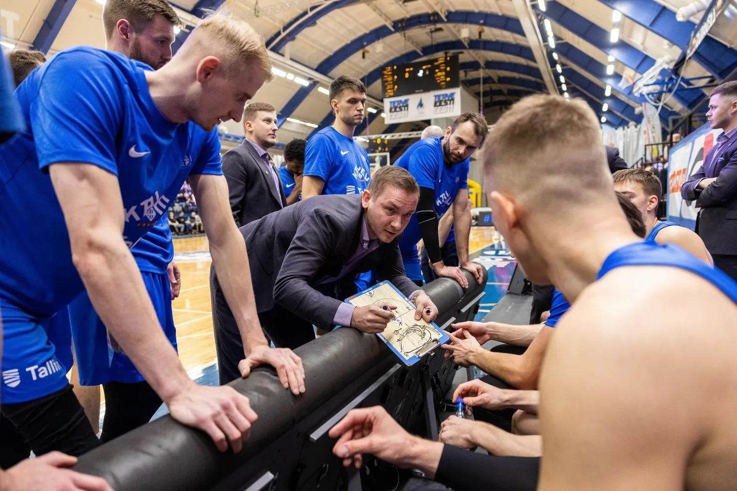 Peatreener Heiko Rannula juhendamas BC Kalev/Cramo meeskonda.