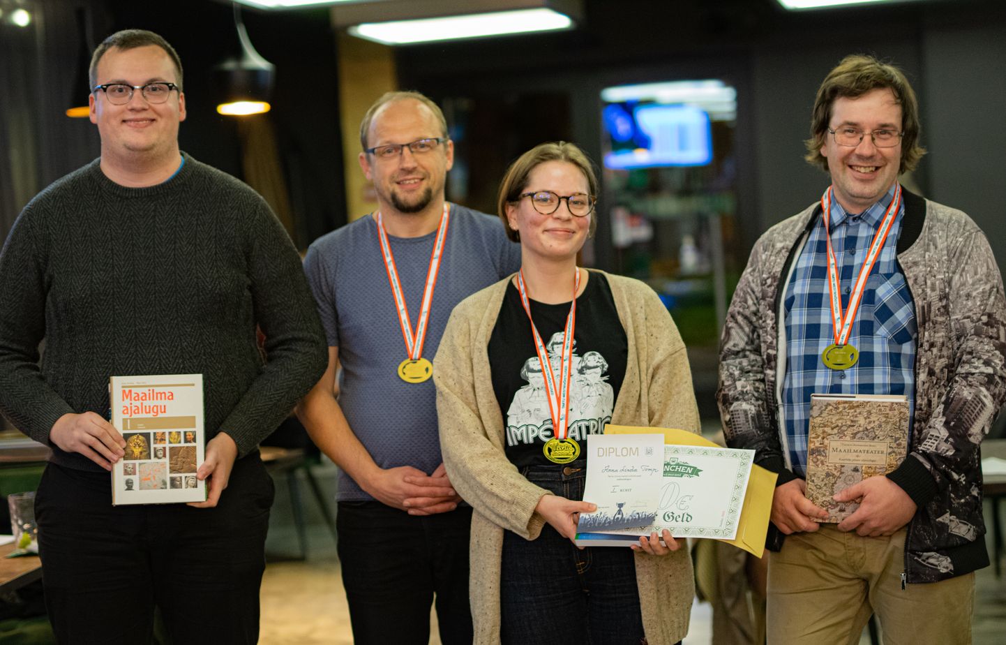 Võistluse parimad mälumängurid. Vasakult: Mihkel Märtens, Priit Naruskberg, Anna Linda Tomp ja Matis Song.