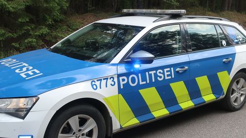 16-aastane nooruk röövis Valgas eakalt naiselt raha ja telefoni