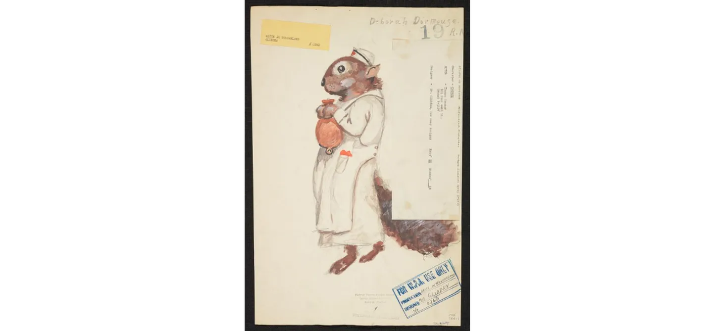Kostīmu dizains teātra uzvedumam ap “Alises piedzīvojumi Brīnumzemē” ap 1930. gadu. Kostīmu dizaineris – Džons Glidens