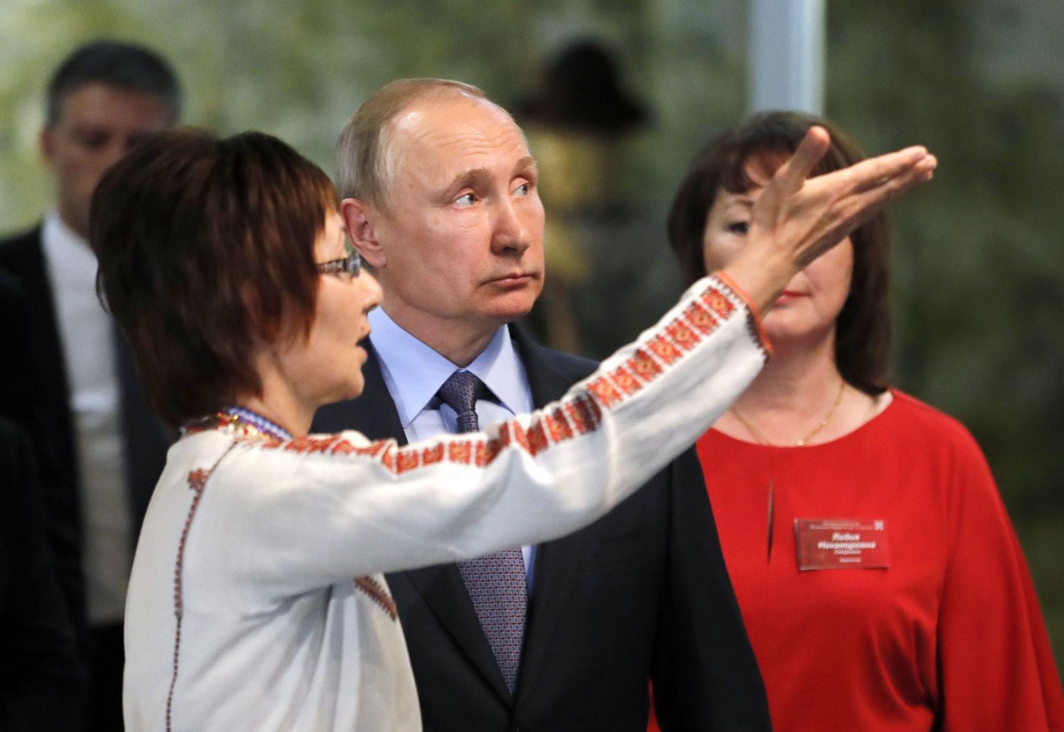 Venemaa president Vladimir Putin 2017. aastal maride rahvusmuuseumis Joškar-Olas. Marimaa pealinnas tegi Putin ka sümboolse avalduse, mis andis hoobi kohalike keelte õpetamisele.
