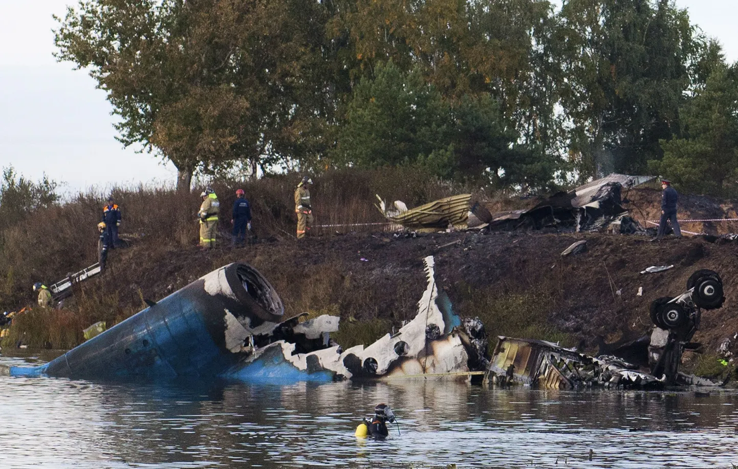 Обломки Як-42, упавшего под Ярославлем.