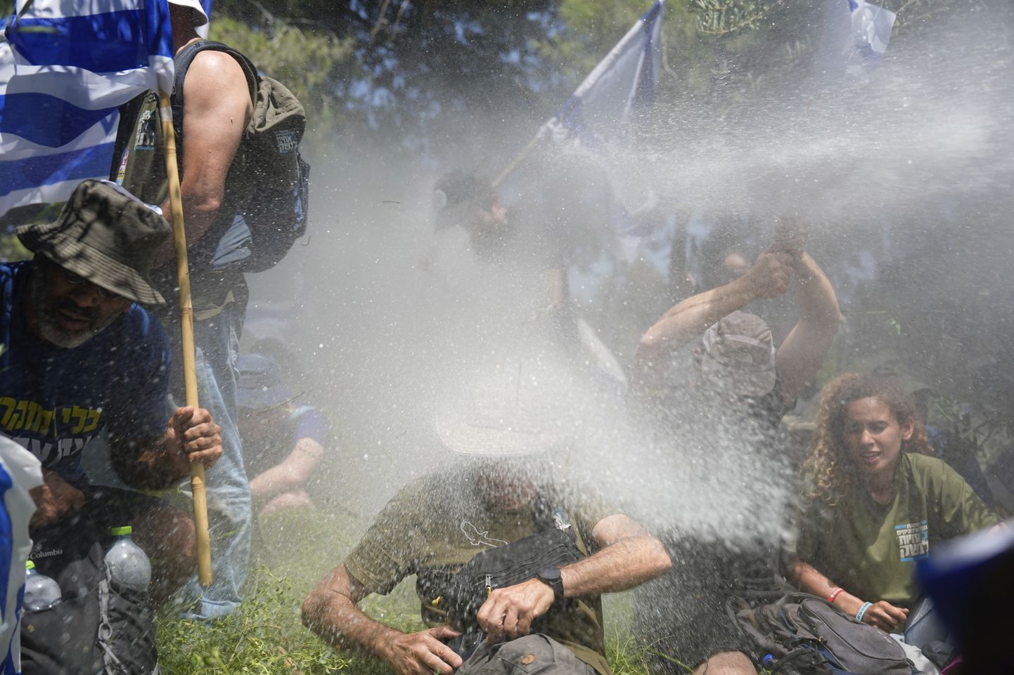Israeli politsei kasutas tänaste kohtureformi paketi vastaste meeleavalduste laiali ajamisel ka veekahurit.