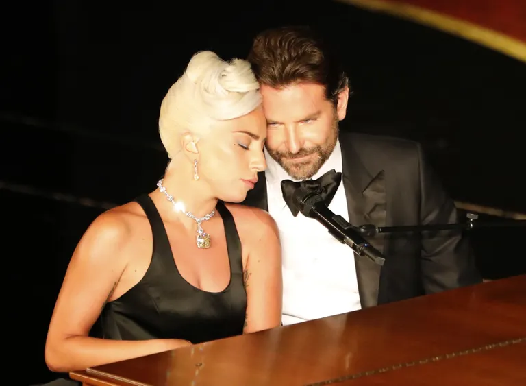 91. Oscarid: Lady Gaga ja Bradley Cooper koos laval.