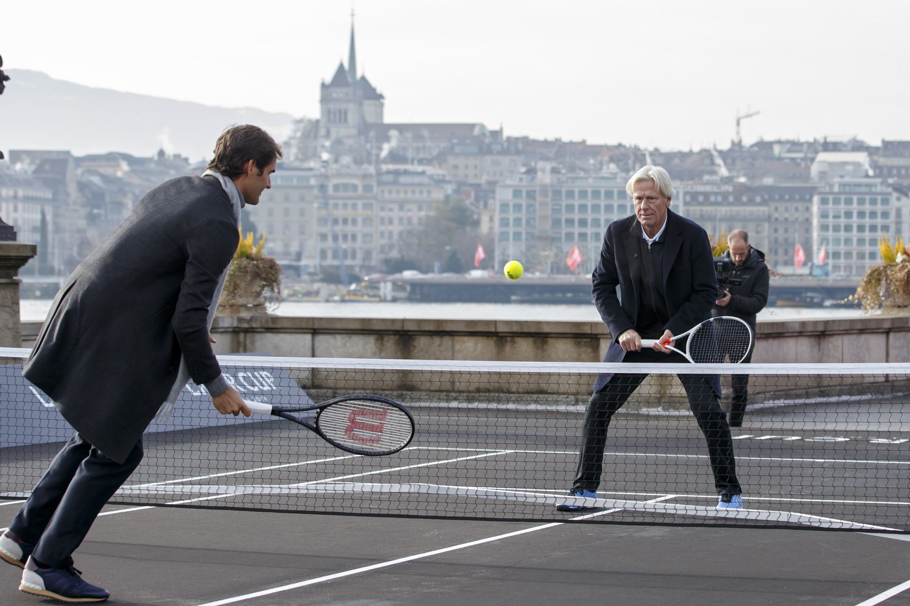 Šveitsi tennisetäht Roger Federer (vasakul) ja Laver Cupi Euroopa meeskonna kapten Björn Borg eelmisel aastal Genfis.
