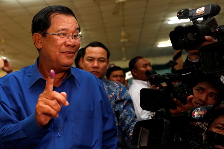 Kambodža peaminister ja CPP juht Hun Sen valimisjaoskonnas. / Scanpix 