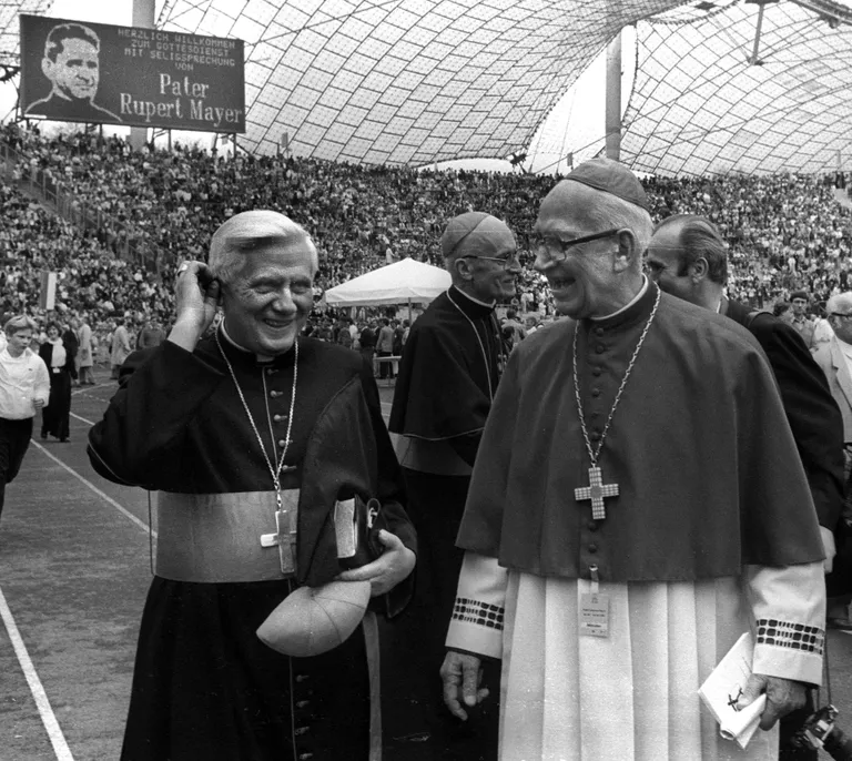 Kardinal Joseph Ratzinger ja Würzburgi piiskop Josef Stangl aastal 1982.