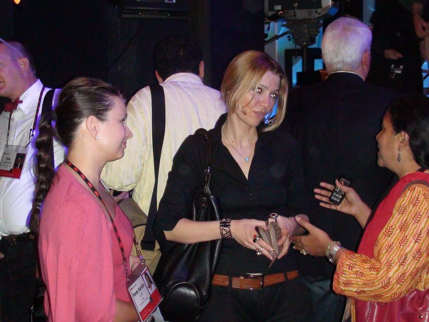 Vasakult Hede Kerstin Luik, kirjanik Elif Shafak ja TEDIndia asutaja Lakshmi Pratur.