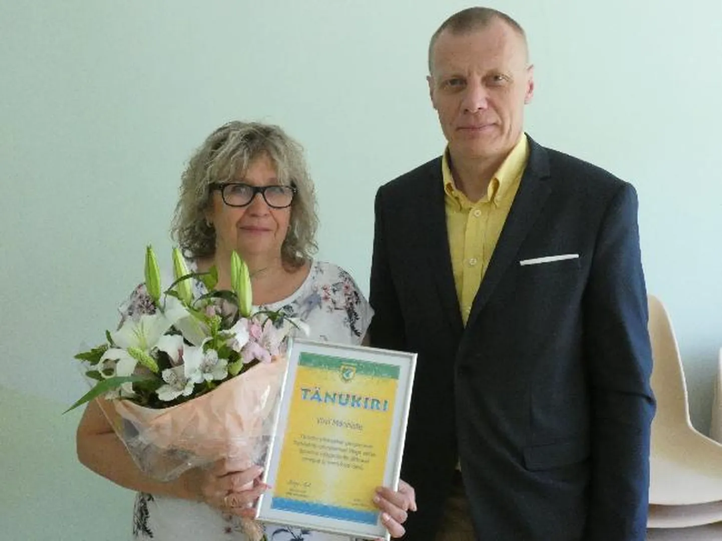 Viivi Männiste koos vallavanem Margus Lepikuga.