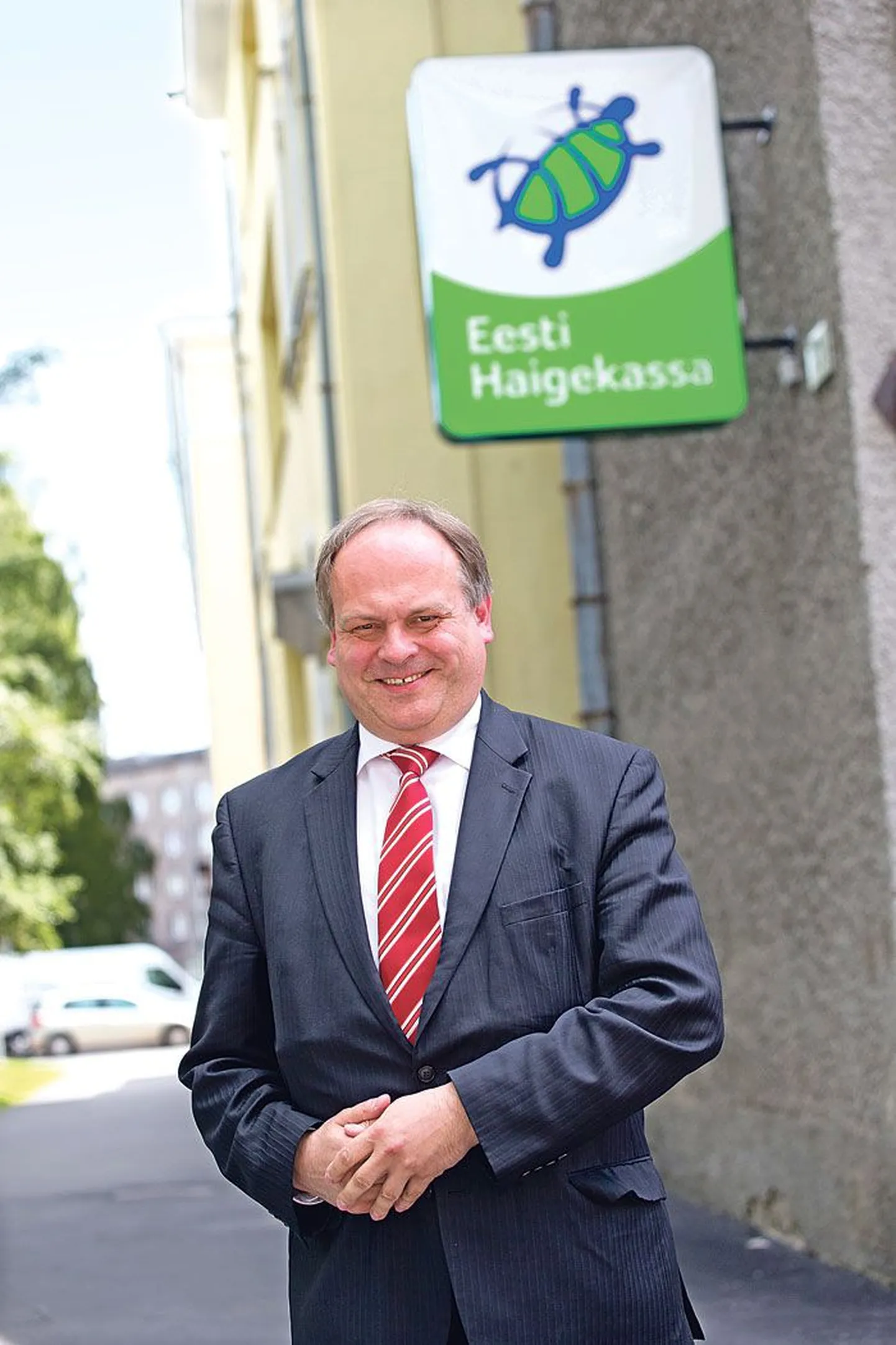 Haigekassa juhatuse esimees Tanel Ross on kindel, et Eesti peaks kindlaks jääma ravikindlustusele, mis põhineb solidaarsusel. Küsimus on aga, kuidas tasuda tervishoiuteenuste eest ravikvaliteedi alusel.