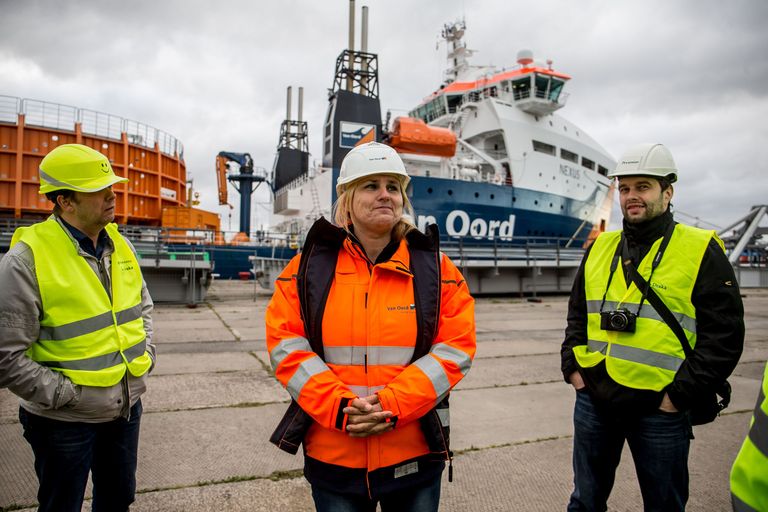2015. aastal valminud kaablilaeva komandant on 20 aastat merenduses töötanud hollandlanna Iris ten Brink. Foto: