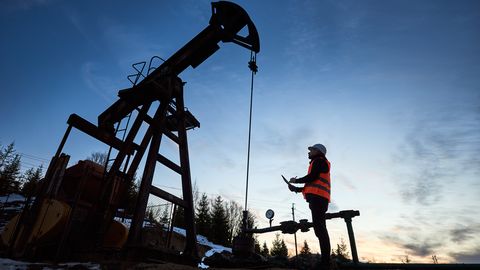 Naftas cenām atkal straujš kāpums