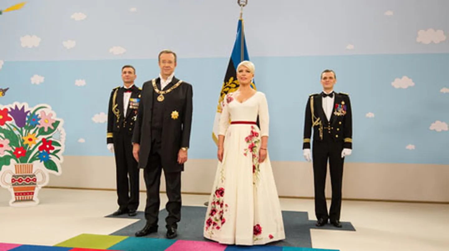 Paljud imestavad, kuidas presidendipaar suudab kätelda rohkem kui 800 inimesega.