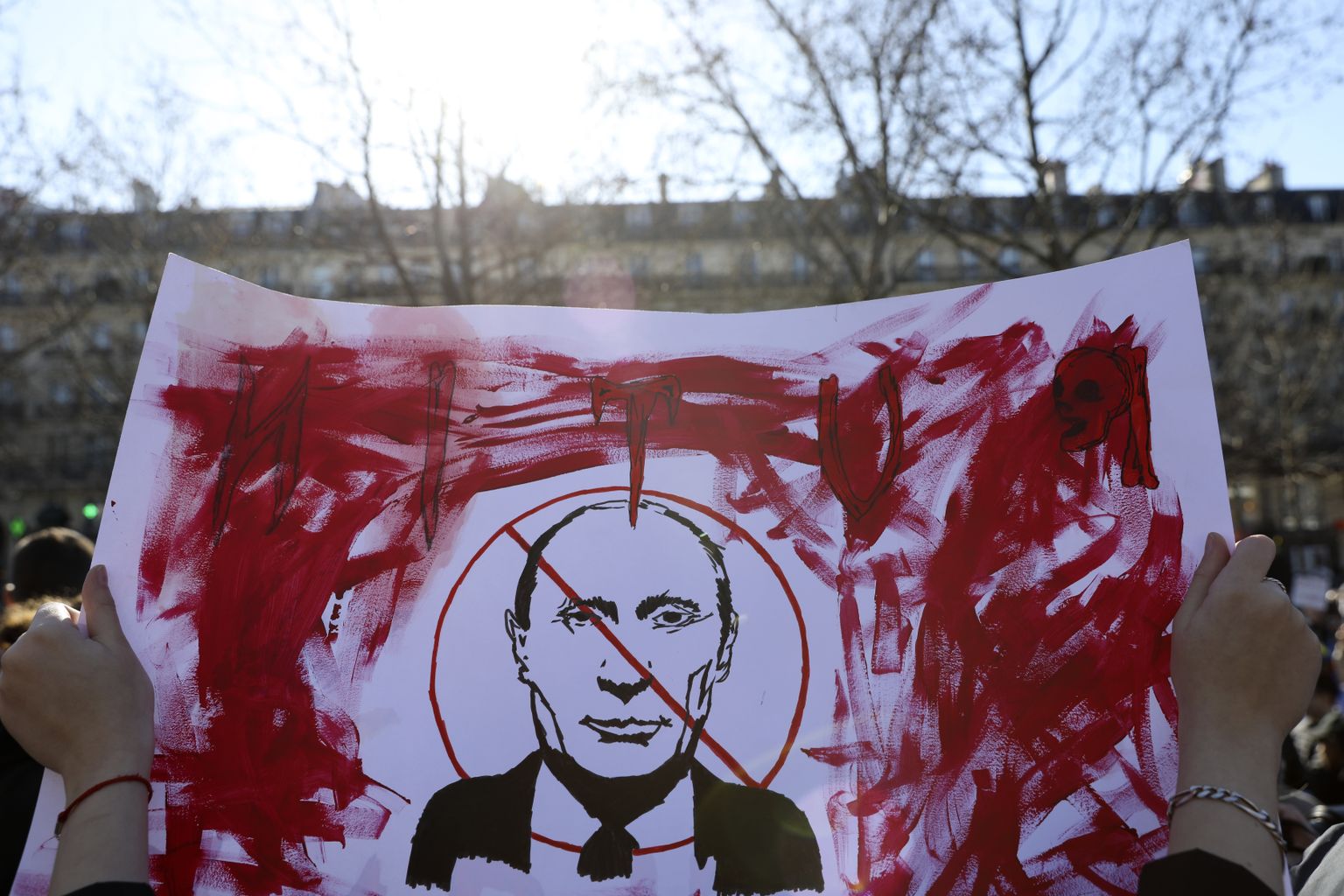 Protesti Parīzē pret Krievijas agresiju Ukrainā.