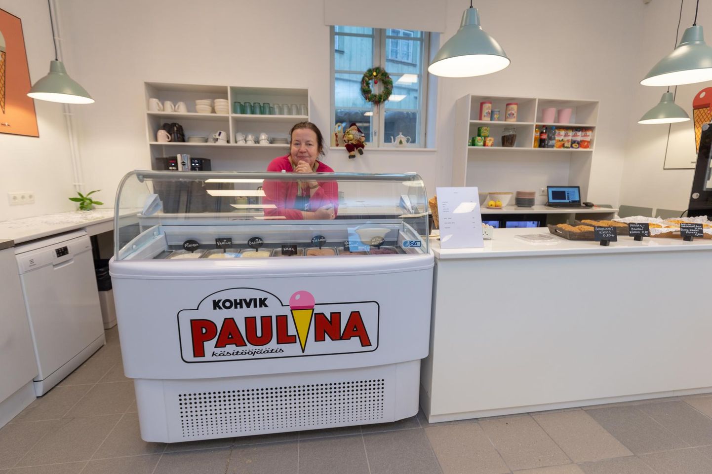 2018. aasta sügisel tegevust alustanud Paulina kohvik sulgeb uksed. Omanik Silvia Takkel valmistab ja müüb jäätist siiski edasi.