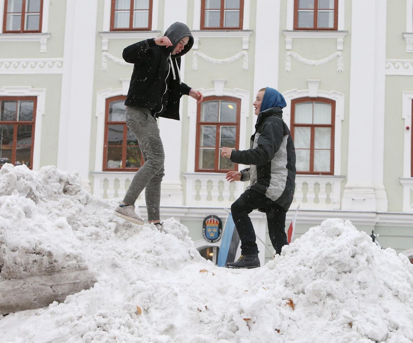 Esimene lumi Tartu kesklinnas.