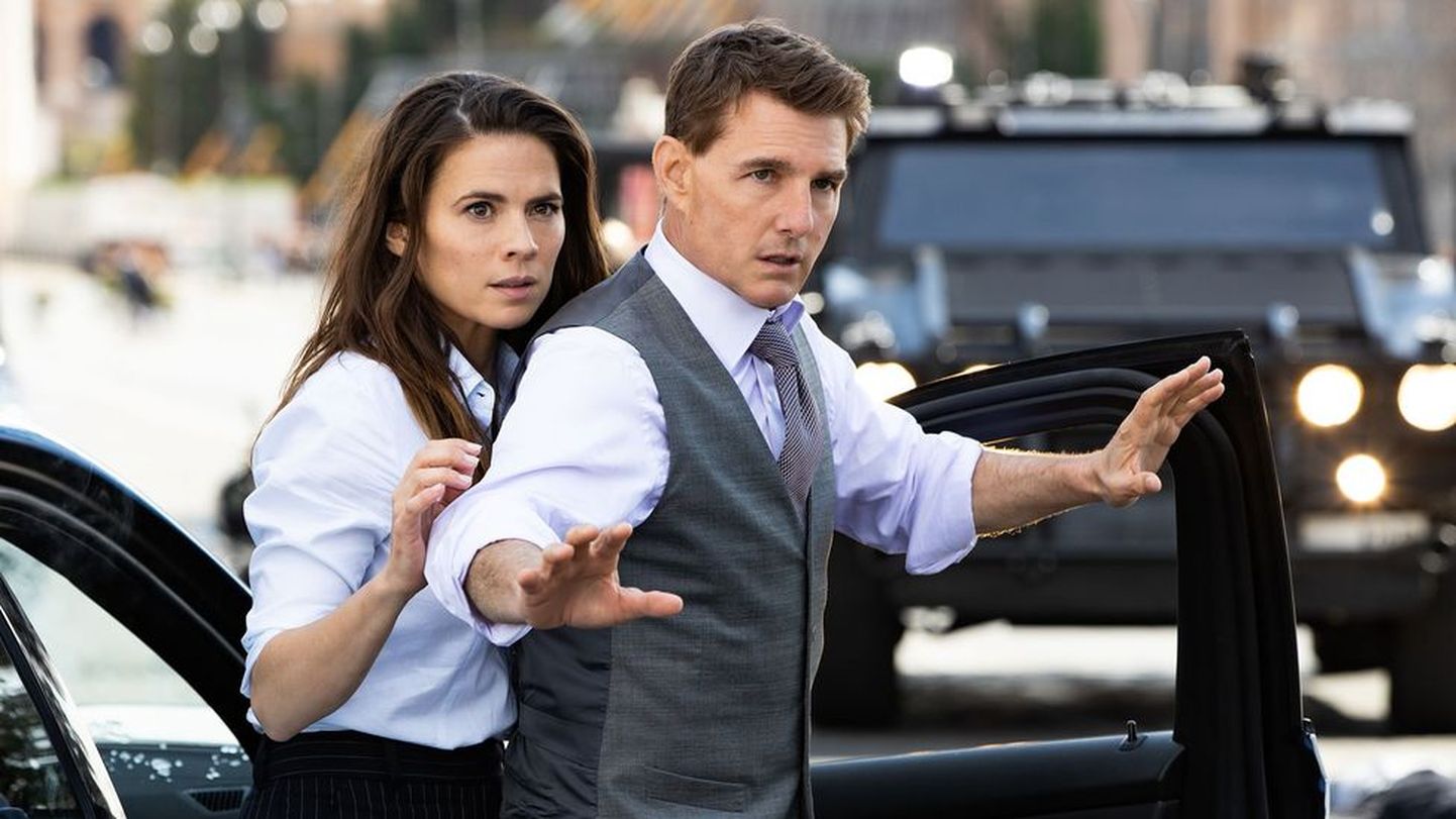 Hayley Atwell ja Tom Cruise filmis «Võimatu missioon: surmav otsus - osa I», mis jooksis kinodes sel suvel. Järgmine osa pidi kinodesse tulema järgmisel suvel, kuid lükkus nüüd aasta võrra edasi