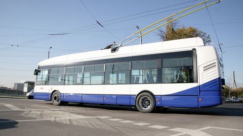 Vai tiksim pie jauna transporta? Pētīs iespējas Rīgai iegādāties 100 trolejbusus un 24 tramvajus