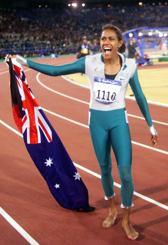 Дәретханаға сиып жатқан қыздарға қарап тұру видео