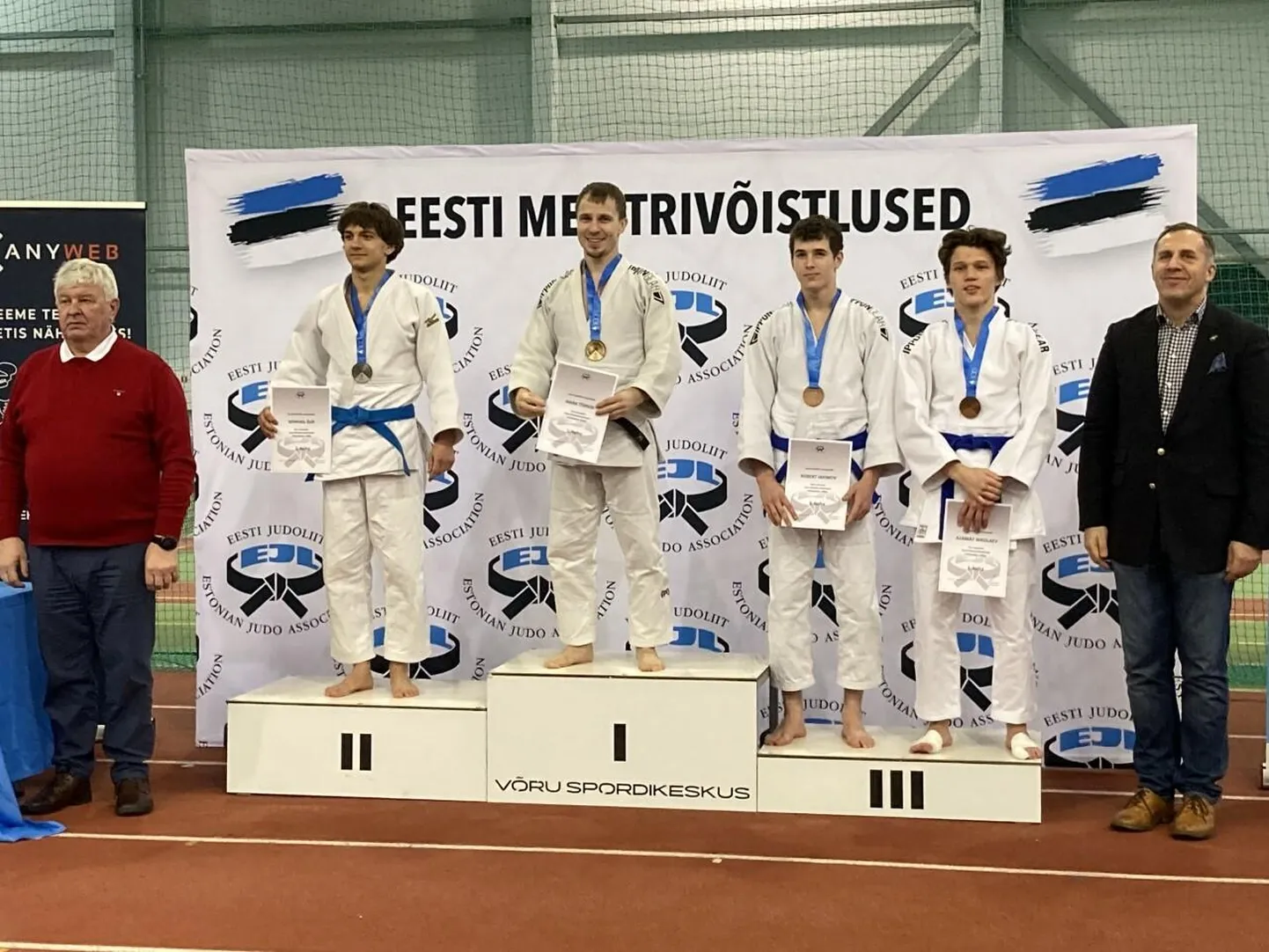 Mark Tširkin (keskel) võitis Eesti meistri tiitli.