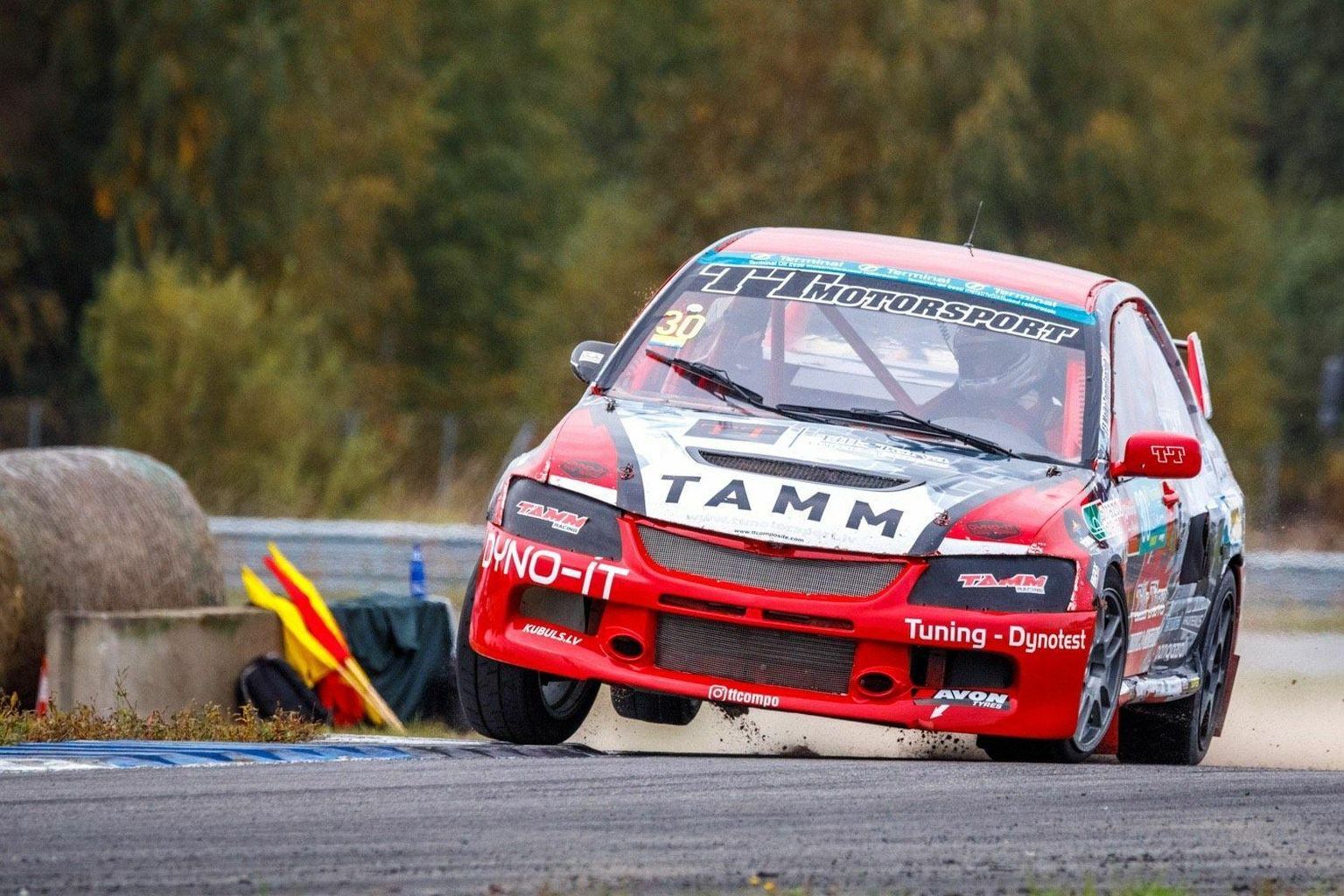 Rallikrossi Eesti meistrivõistlustel võitis Supercar klassis nii viimase etapi kui meistritiitli tõrvakas Maiko Tamm.