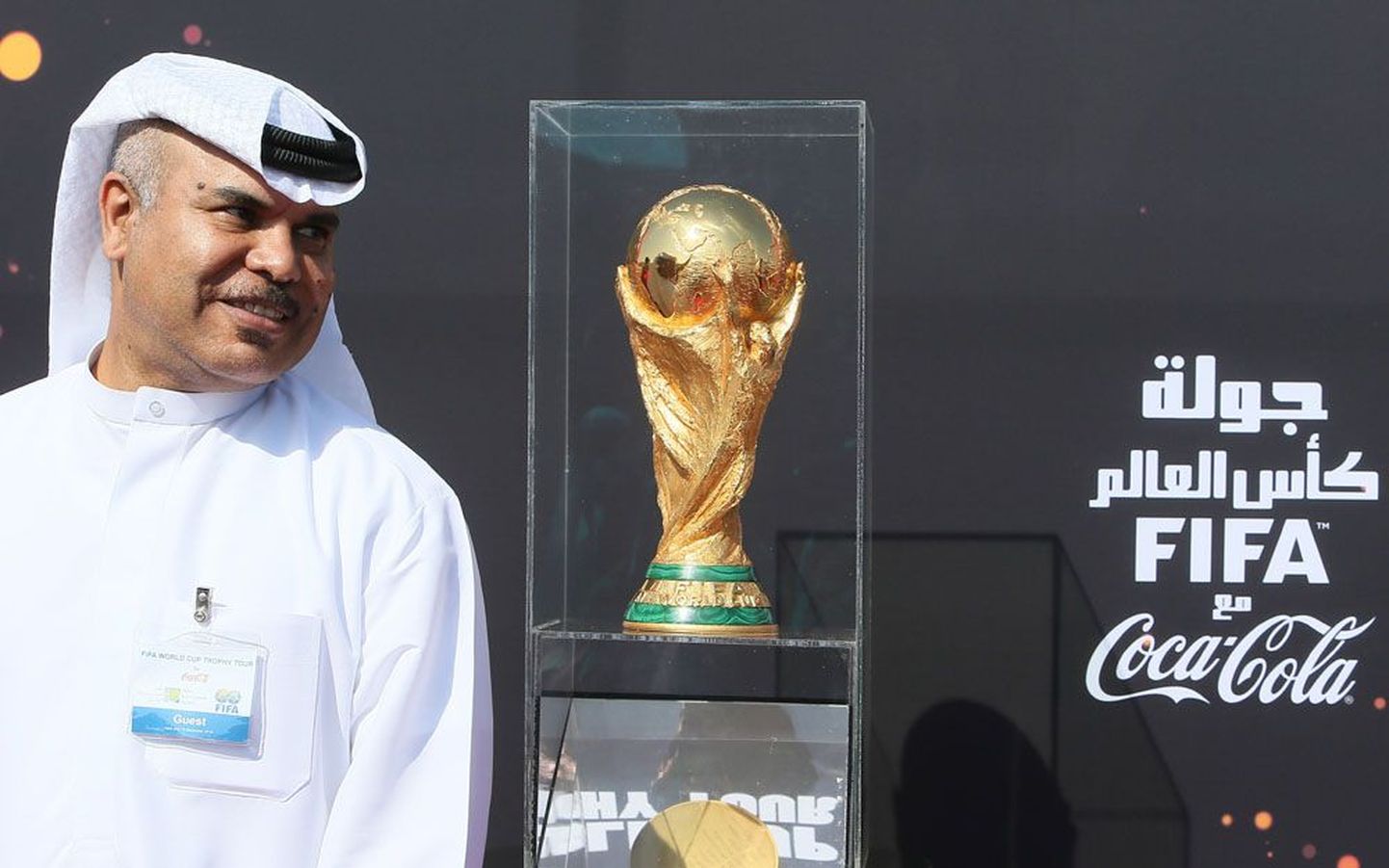 Katari ametnik jalgpalli MMi võidukarikaga.