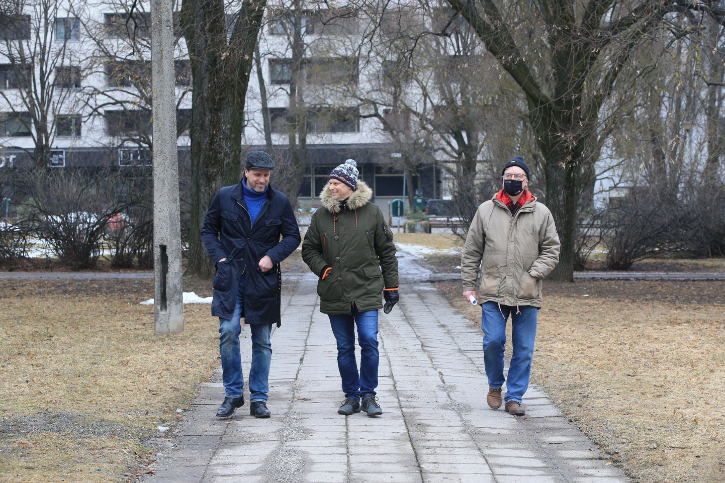 Valimisliit Tartu Eest  tutvastas neljapäeval oma visiooni Tartu keskpargist.
Pildil Tanel Tein (vasakult), Margus Jaanovits ja Vahur Kalmre.
ma/Foto MARGUS ANSU TARTU POSTIMEES