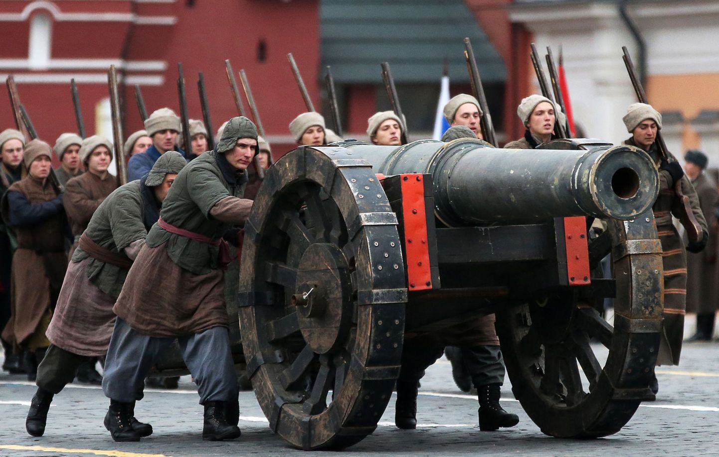 Ajaloolistes vormides Vene sõdurite paraad Punasel väljakul. Pilt on illustratiivne.