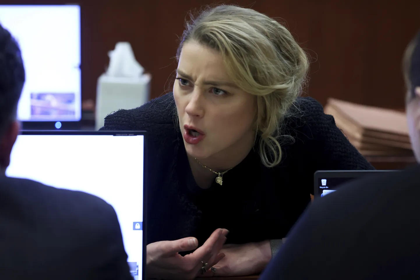 Amber Heard kohtusaalis.