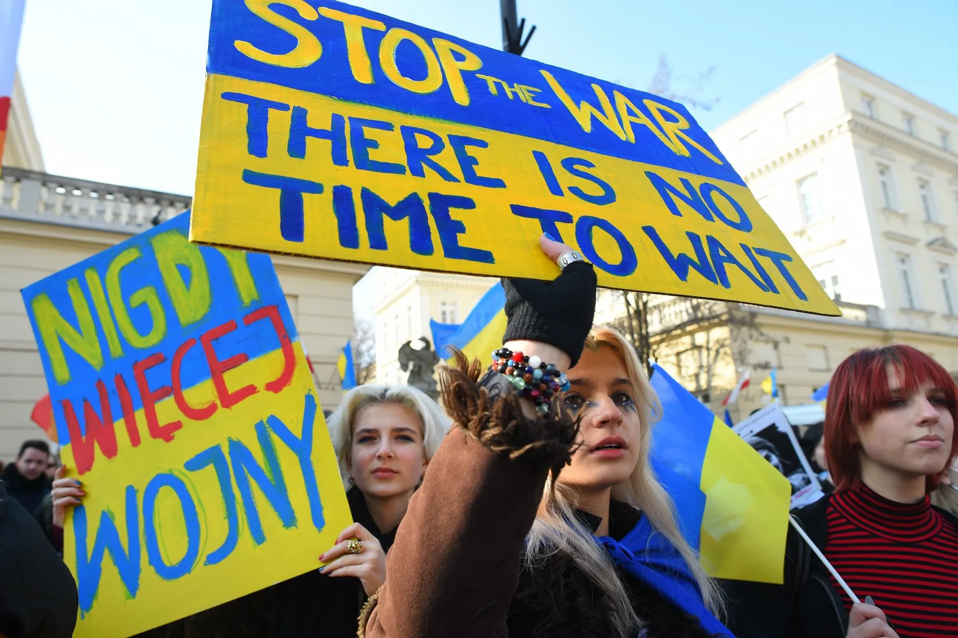 Noored protestivad Varssavis Venemaa agressiooni vastu, et näidata selget toetust ja solidaarsust ukrainlastele.